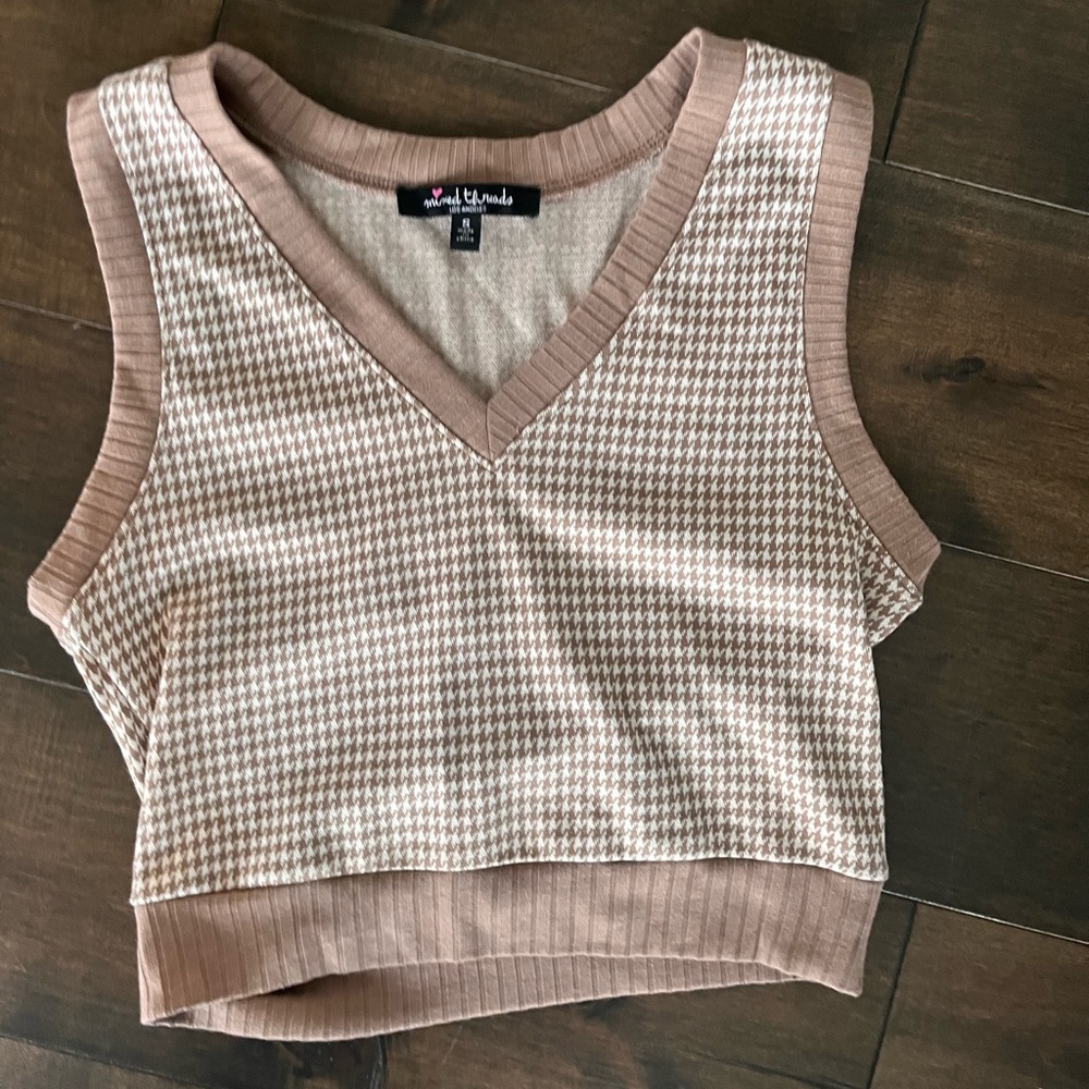 A trendy sweater vest from mixed threads size Small